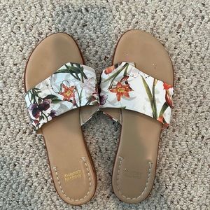 Johnston & Murphy floral sandal (flat), US 8M